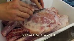 Sunt și oieri care evită să dea încă un preț. Cum Marinam Noi Mielul Iedul De Pasti In Fiecare An In Vin Si Mirodenii Youtube