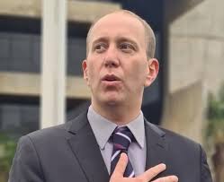 Justiça notifica 17 vereadores de Feira de Santana sobre aumento salarial  de 36%