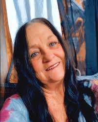 Les Clarke's Instagram, Twitter & Facebook