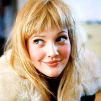 Drew Barrymore Korban Tabrak Lari