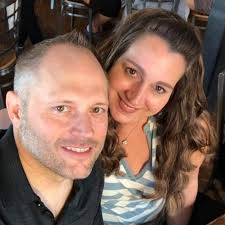 Who can refurbish and add new handles to oak kitchen cabinets?