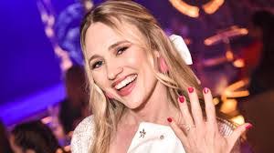 Amanda Marxen's Instagram, Twitter & Facebook