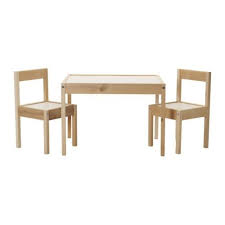 Ikea Latt Kindertisch Mit 2 Stuhlen Weiss Kiefer Amazon De Kuche Haushalt Kindertisch Und Stuhle Kindertisch Ikea Tisch Und Stuhle