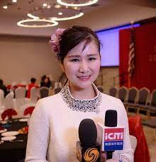 受访于几家洛杉矶华人媒体 美国华人总商会的副会长成薇发言 在新的一年要努力多为洛杉矶华人社区服务 共同创造美好的明天 life