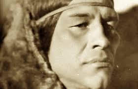 Fare l'indiano”: cinque storie in cui la maschera diventa volto