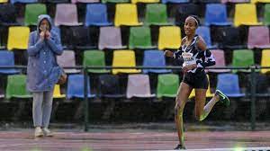 Oktober 2020 lief hassan in hengelo mit 29:36,67 minuten als erste europäerin die 10.000 meter in unter 30 minuten. Leichtathletik Europarekord Hassan Bricht 10 000m Bestmarke Eurosport