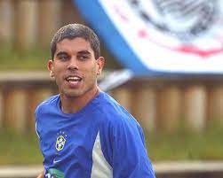 Ricardinho, o melhor jogador de futsal do mundo transformou a sua grande paixão por moda numa linha de acessórios masculinos zarco by ricardinho. Ricardinho Era Lider No Corinthians E Foi A Copa Do Mundo De Ultima Hora Depois Virou Vilao