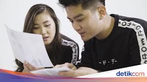 Ribet Pilih Pakaian, Boy William Coba Bisnis Baju Bareng Pacar