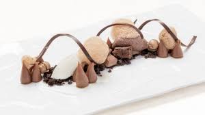 Ma come si compone un dessert al piatto leggero il concetto di base del dolce monoporzione e realizzato al piatto in una cucina professionale diventa così replicabile con altre creme, parti asciutte. Aroma Il Colosseo Negli Occhi E Un Esplosione Di Sapori Nel Piatto La Repubblica