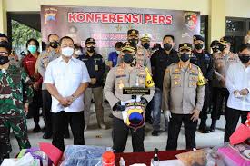 9 gambar polri terbaik polisi lambang negara dan adobe illustrator. Polisi Tangkap Pelaku Pembunuhan Psk Di Hotel Royal Phoenix Semarang Motifnya Cemburu Cakram Net