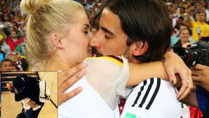 Bis zur trennung im dezember 2009 lebte sie mit jay khan in berlin. Lena Gercke Susses Wiedersehen Mit Ihrem Sami Bunte De