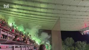Muita pirotecnia nos festejos do golo da reviravolta do Sporting em Braga
