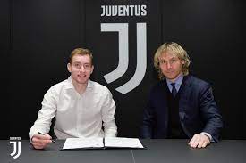 Кулушевски деян (dejan kulusevski) футбол полузащитник швеция 25.04.2000. Official Juventus Sign Dejan Kulusevski Juvefc Com