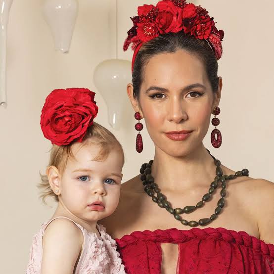 Elina Costantini posa con Kahlo. La muestra del año, otro bebé, los 80 de Eduardo y una declaración: “Si me provocan…" - LA NACION