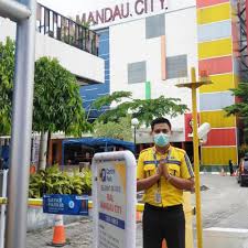 Orang tua ini menjadi tukang sapu di jalanan di daerah semarang. Pt Centrepark Citra Corpora Publicaciones Facebook