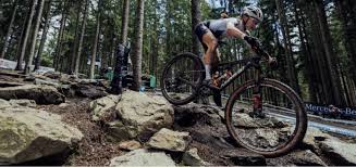 La française loana lecomte remporte le titre de championne du monde espoirs de vtt en 2020. La Francaise Loana Lecomte Imperiale Sur La Coupe Du Monde Vtt De Nove Mesto
