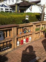17 Unglaubliche Diy Ideen Die Sie Mit Paletten Bauen Konnen Diy Bastelideen Diy Yard Furniture Pallet Outdoor Deck Designs Backyard