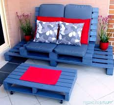 Wood pallets have been widely used for various purposes like storing larger items and shipping. 21 Idea Perabot Berasaskan Kayu Pallet Inspirasi D I Y Murah Dan Kreatif