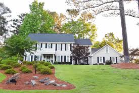 With the help of experts like guardian paint pros exterior house painters, you can rest assured that you will find a theme that will work just right for you from the list of unique exterior colors popular in 2019. The Delightful Home Exterior Paint Colors Landscape Dixie Delights