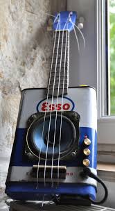 Le Musee Lonu Instruments De Musique Maison Instrument De Musique Guitare Boite A Cigares