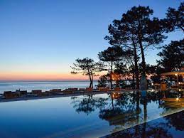 Les hôtels de charme à arcachon ne manquent pas, installés dans des demeures historiques vous pourrez trouver de belles adresses. La Coorniche Pyla