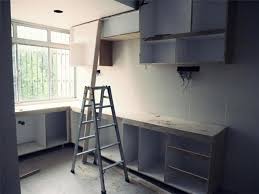 Kabinet dapur dengan pintu kaca akan memudahkan anda ketika hendak mencari peralatan makan atau memasak, biasanya. Kabinet Dapur Yang On Invaber Jika Inginkan Kabinet Dapur Yang Kabinet Dapur Berbentuk U Kesilapan Buat Kabinet Dapur Kontraktor Kabinet Dapur Mencari Tuan Baru