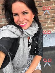 Even voorstellen: Ik ben Maaike en een ervaren All-Round Hairstyliste.  Vanaf dinsdag 2 juli a.s. komt u mij tegen in de salon. Ik heb een enorme  passie voor het kappersvak en kijk