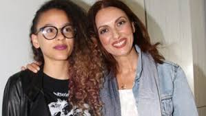 Αποχώρησαν με ανήθικο τρόπο (vid). Sfhnakia Kai Labrakia Efhmerida Adesmeyth 8rakhs