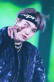 Taking Care Of Baby Yoongi Di 2020 Dengan Gambar Selebritas Suami Bts