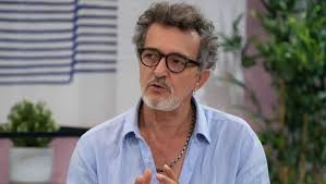 É uma personagem que vai revolucionar o núcleo principal, disse o ator. Primo De Rogerio Samora Faz Revelacoes Sobre Estado De Saude Do Ator Continuamos A Contar Contigo Celebridades Magg