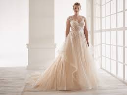 Abiti da sposa semplici curvy. Abito Sposa E Sposo Panorama Sposi