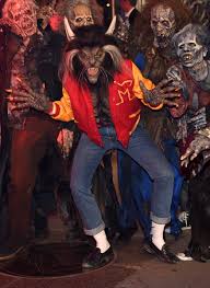 Последние твиты от thriller werewolf(@mjwerewolf). Heidi Klum Dressed As A Werewolf From Michael Jackson 039 S Quot Thriller Quot Video For Her Annual Halloween Party Elliot Wagland Scoopnest