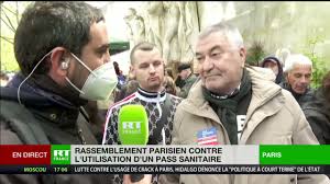 A peine commencée, la police charge et utilise du gaz lacrymogènes pour disperser la manifestation contre le pass sanitaire à #paris. Video Jean Marie Bigard En Roue Libre Lors Du Rassemblement Contre Le Pass Sanitaire