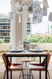 Intera Casa Apt A Barcellona Spagna Enjoy Meals In A Modern Dining Nook Surrounded By Large Windows In This Stylish And Brig Angolo Da Pranzo Monolocale Loft