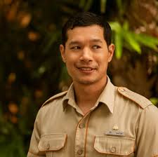 As someone who watches White Lotus, I adore the way Gaitok treats Mook.  However, as a recruiter, I can confidently say this man is in the wrong  job. WhiteLotus