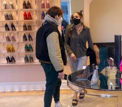 The family live in new york, a place they have called home for many years. Sarah Jessica Parker Getting A Visit From Her Son James Wilkie Broderick In New York 06 Gotceleb