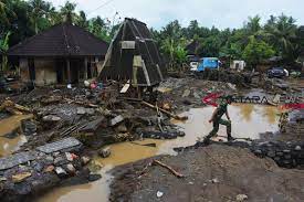 Awalnya saya dipaksa orangtua untuk sekolah di kesan: Rumah Terdampak Banjir Bandang Di Jembrana Dibersihkan Gotong Royong Antara News