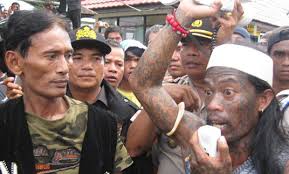 Mari cintai dan lestarikan bumi yang sudah tua ini! Panglima Kumbang Bungkirit 121104 Adat Tradisional Suku Dayak Kalimantan Timur Bag2 Part 2 Pemanggilan Panglima Kumbang Dan Wayang Kumbang Untuk Menggempur Dukun S4ntet Podrobnee