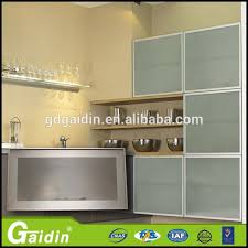 Un restaurante o un bar que busca hacer el cerramiento de su terraza para el uso de los clientes, supone una inversión a tener en cuenta. Nuevo Modelo De Puerta De Cristal Del Gabinete De Cocina Puertas De Armario De Cocina De Aluminio Buy Nuevo Modelo De Puerta De Vidrio De Gabinete De Cocina Puertas De Armario De Cocina