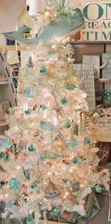 Discover the best coastal christmas tree ideas and decorations for your beach home. 30 Brilliant Coastal Chic Christmas Tree Decorating Ideas