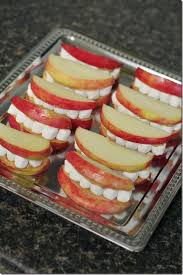 A Little Tray Of Chattering Teeth All Ready To Go I Also Thought These Would Be So Cute If Y Quick Halloween Treats Halloween Food For Party Halloween Treats
