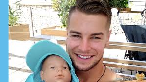 Amanda Renwick (@AmandaRenwick1)