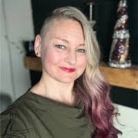 Shanna Caron's Instagram, Twitter & Facebook