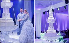 Pelakon mawar rashid berkata, dia gembira untuk berkongsi perkembangan hubungan cintanya dengan adik kepada datuk fazley yaakob iaitu raf yaakob. Kek Dihiasi Dengan 7 777 Kristal Kejutan Resepsi Mawar Dan Raf Yaakob