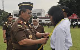 Melampirkan foto copy akta kelahiran yang disahkan oleh pejabat catatan sipil. Diklat Cpns Kejaksaan Didorong Berinovasi Pada Era Teknologi Tanganrakyat Id
