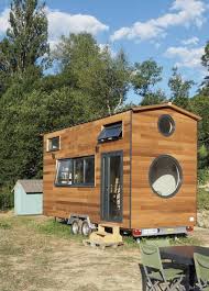 Bienvenue Dans La Tiny House Scandinave D Agnes Alias La Prune Du Jardin Hello Blogzine En 2020 Maisons Minuscules Belle Maison Maison