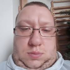 Im Chris im 18 I'm single looking for a wife to kiss and spoil mee love  kiss marriage