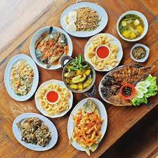 Setelah itu, muncul martabak kekinian yang tak kalah gaul. Asyik Di 5 Warung Makan Ini Bisa Mancing Ikan Dan Makan Enak