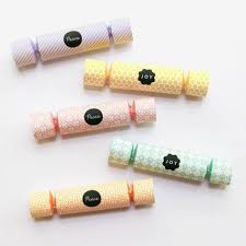 Mini Christmas Crackers Om Zelf Te Maken Diy Kerstdecoratie Verjaardagsfeestjes Creatief
