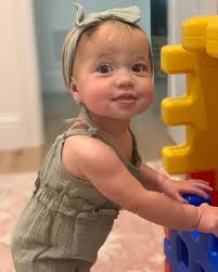Here is a daily dose of Cass to brighten up your Monday #cassidynicolequinn  #quinnclan #girlmom